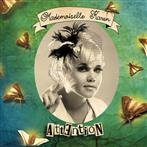 Mademoiselle Karen "Attention"